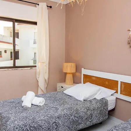 One-bedroom In Old Town With Pool 아파트 *