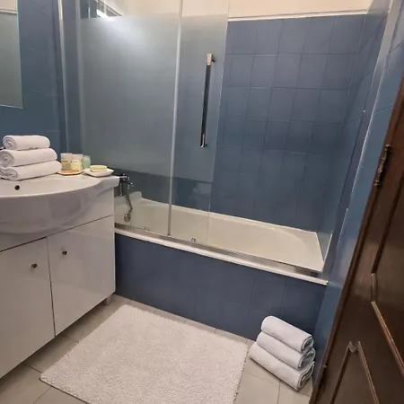 아파트 One-bedroom In Old Town With Pool