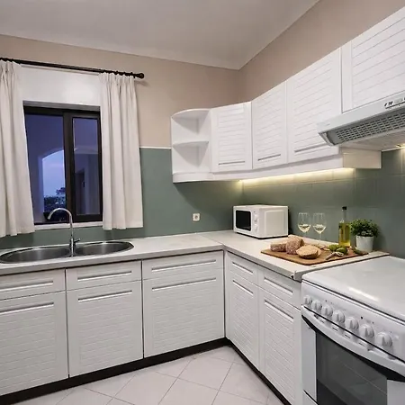 One-bedroom In Old Town With Pool