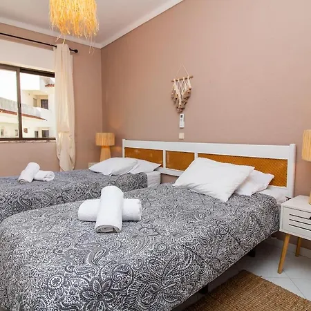 아파트 One-bedroom In Old Town With Pool 알부페이라
