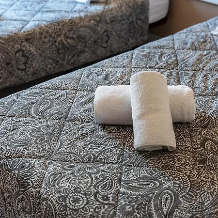One-bedroom In Old Town With Pool 아파트 알부페이라