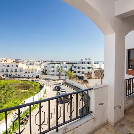 One-bedroom In Old Town With Pool 아파트 *