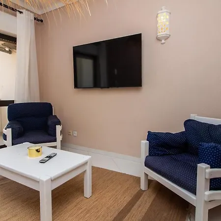 One-bedroom In Old Town With Pool 아파트