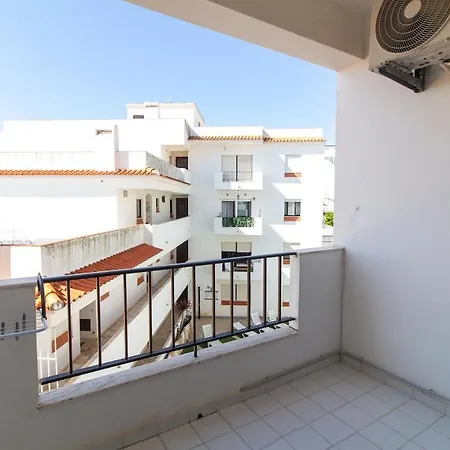 아파트 One-bedroom In Old Town With Pool *